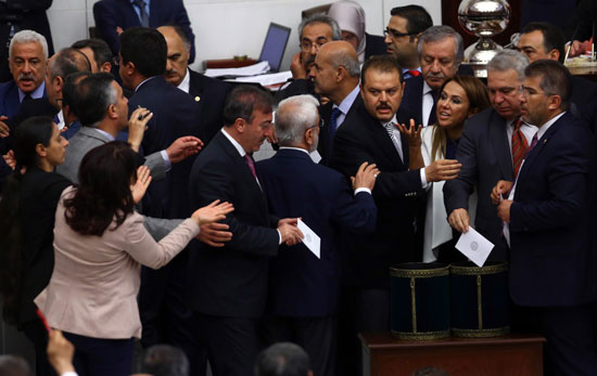 تصويت حاسم فى البرلمان التركى لرفع الحصانة عن نواب الأكراد (4)