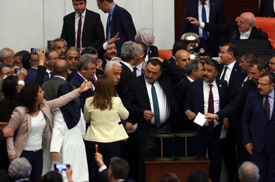 تصويت حاسم فى البرلمان التركى لرفع الحصانة عن نواب الأكراد (5)