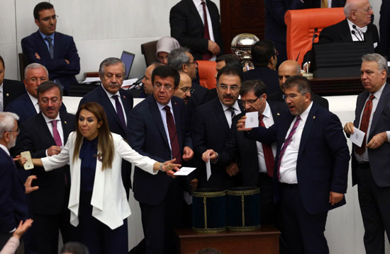 تصويت حاسم فى البرلمان التركى لرفع الحصانة عن نواب الأكراد (7)