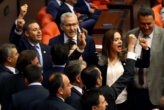 تصويت حاسم فى البرلمان التركى لرفع الحصانة عن نواب الأكراد (8)