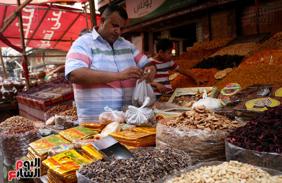 البلح يهزم ياميش رمضان بالقاضية بسبب جنون الأسعار (7)