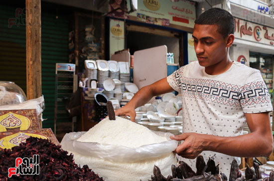 البلح يهزم ياميش رمضان بالقاضية بسبب جنون الأسعار (8)