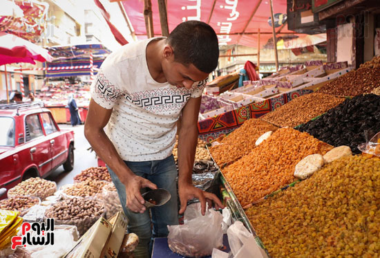 البلح يهزم ياميش رمضان بالقاضية بسبب جنون الأسعار (10)