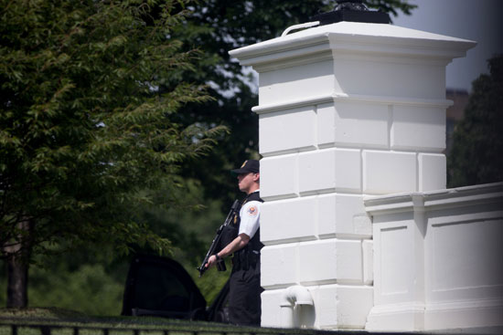 الشرطة الأمريكية تعتقل مطلق النار على البيت الأبيض (7)