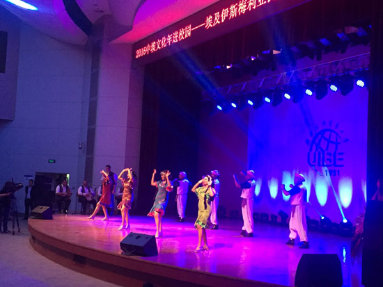رقص بلدى بمسارح الجامعات الصينية (10)
