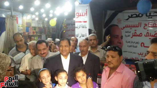 محافظ الغربية يفتتح معرض أسواق تحيا مصر بالمحلة (2)
