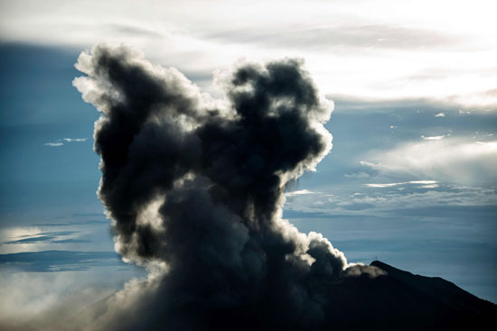.ثوران بركان وسط كوستاريكا (10)