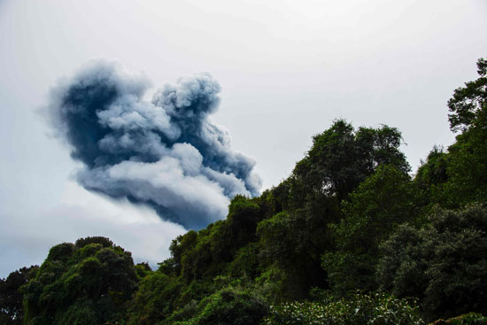 .ثوران بركان وسط كوستاريكا (12)