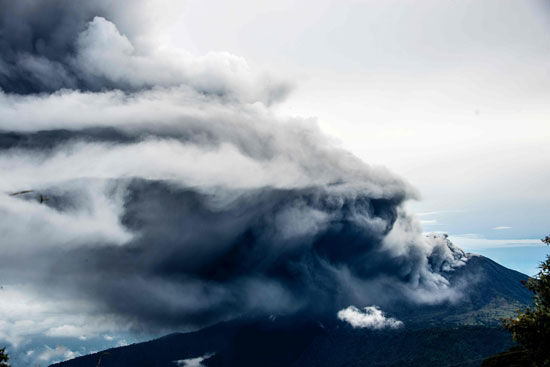 .ثوران بركان وسط كوستاريكا (13)