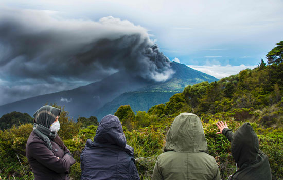 .ثوران بركان وسط كوستاريكا (16)