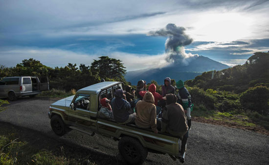 .ثوران بركان وسط كوستاريكا (21)
