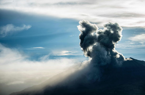 .ثوران بركان وسط كوستاريكا (5)