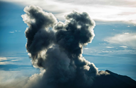 .ثوران بركان وسط كوستاريكا (6)
