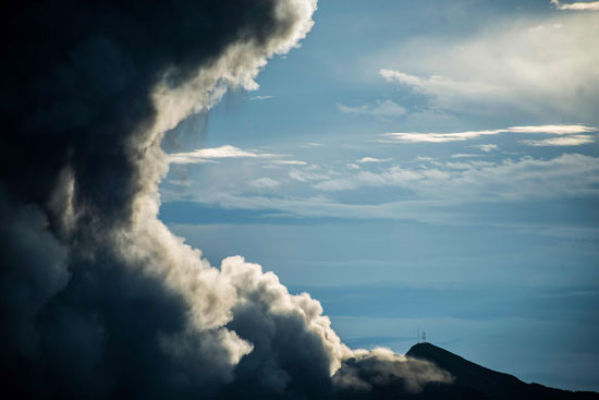 .ثوران بركان وسط كوستاريكا (7)