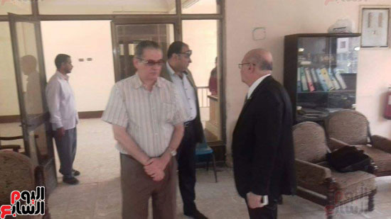 زيارة مفاجئة لرئيس جامعة الزقازيق لأعمال صيانة المركز الثقافى الاجتماعى (3)