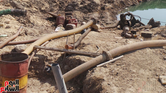 توقف مشروع الصرف الصحى بقرية الكاجوج فى أسوان (7)