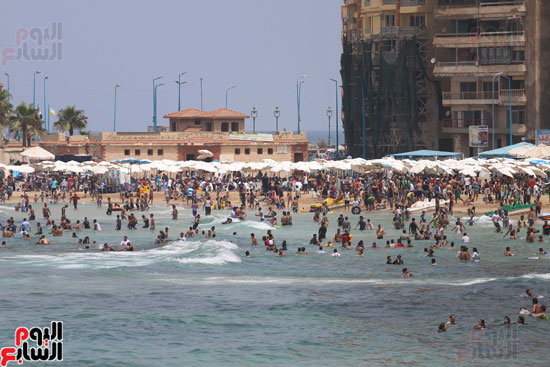 شواطئ الإسكندرية فى شم النسيم (7)