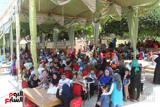 الآلاف يتوافدون على الحدائق والمتنزهات بدسوق احتفالا بشم النسيم (9)