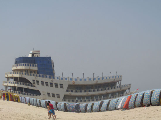 توافد المواطنين على شواطئ بورسعيد (10)
