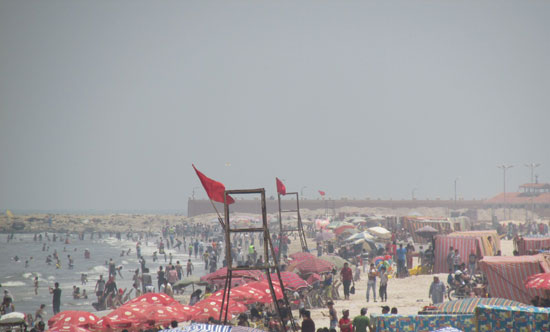 توافد المواطنين على شواطئ بورسعيد (3)