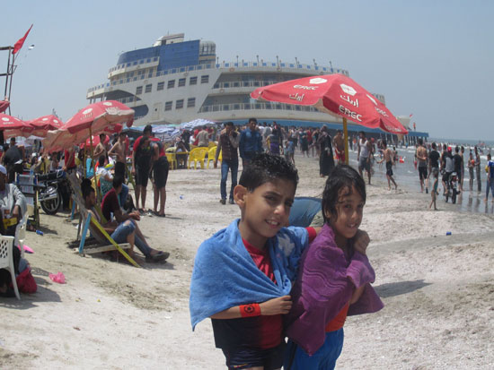 توافد المواطنين على شواطئ بورسعيد (9)