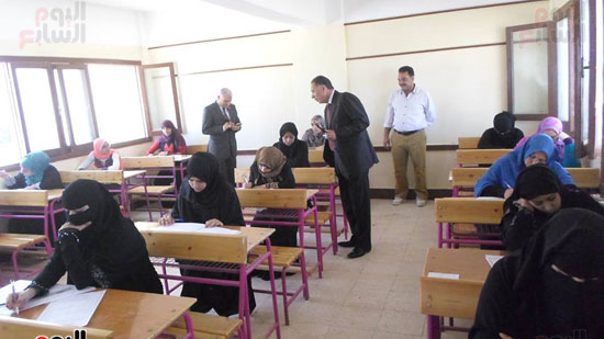 سكرتير عام محافظة جنوب سيناء ووكيل وزارة التربية والتعليم يتفقدوا لجان الامتحانات (2)