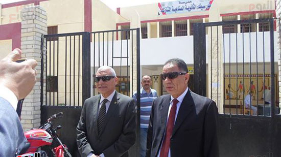 سكرتير عام محافظة جنوب سيناء ووكيل وزارة التربية والتعليم يتفقدوا لجان الامتحانات (3)