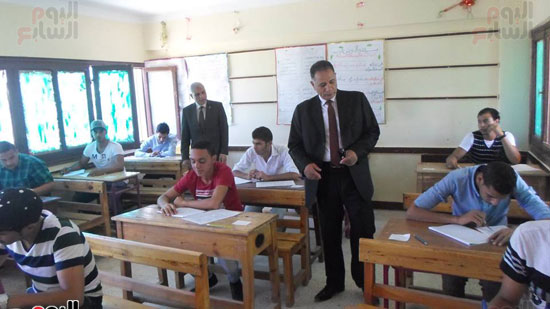سكرتير عام محافظة جنوب سيناء ووكيل وزارة التربية والتعليم يتفقدوا لجان الامتحانات (4)