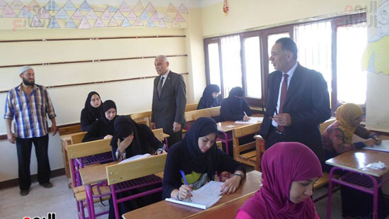 سكرتير عام محافظة جنوب سيناء ووكيل وزارة التربية والتعليم يتفقدوا لجان الامتحانات (5)