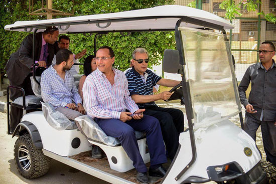 جابر نصار يخصص سيارات الجولف لنقل الطلاب ذو الاحتياجات الخاصة لخيم الامتحانات (1)