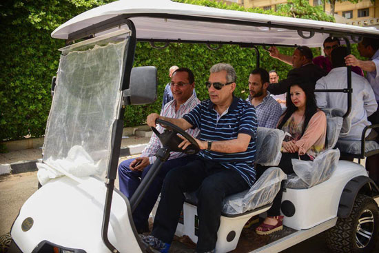 جابر نصار يخصص سيارات الجولف لنقل الطلاب ذو الاحتياجات الخاصة لخيم الامتحانات (2)