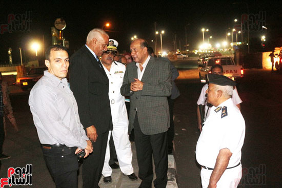 محافظ السويس ومدير الأمن يتفقدان حالة الأمن بنفق الشهيد أحمد حمدى (4)