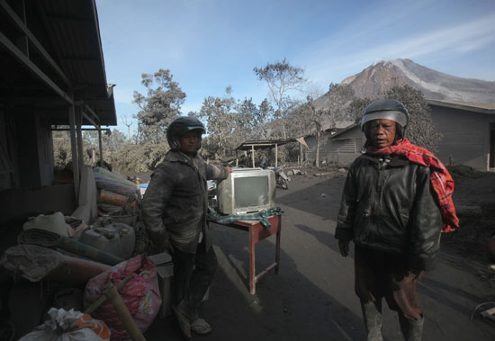  بركان سينابونج غرب إندونيسيا  (3)
