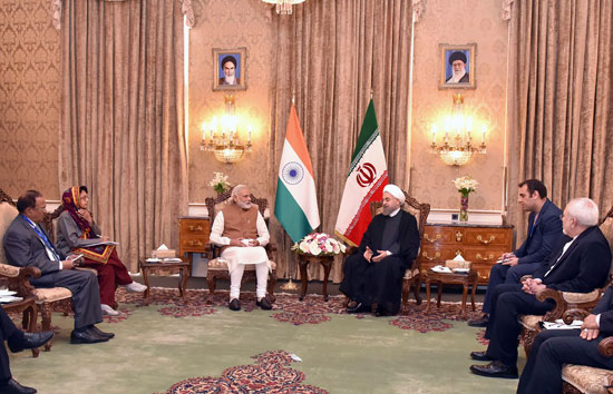 رئيس الوزراء الهندى ناريندرا مودى وحسين روحانى (3)
