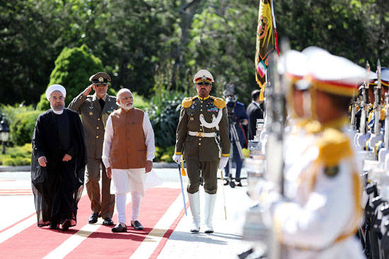 رئيس الوزراء الهندى ناريندرا مودى وحسين روحانى (5)