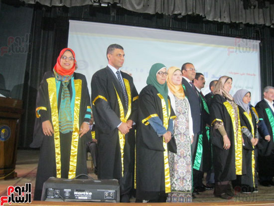 وزير التعليم العالى يكرم رؤساء جامعة بنى سويف السابقين (5)