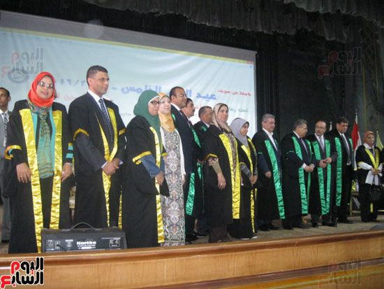 وزير التعليم العالى يكرم رؤساء جامعة بنى سويف السابقين (6)