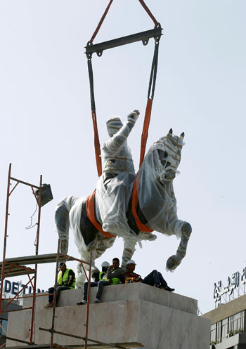 تمثال الحبيب بورقيبة  (2)