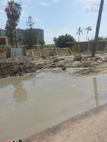 مياه الصرف تغرق منطقة المندرة بالاسكندرية  (5)