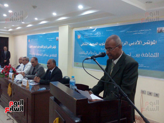 افتتاح المؤتمر الأدبى الرابع لإقليم جنوب الصعيد الثقافى بالأقصر (3)