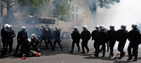 إصابات فى صفوف الشرطة ومتظاهرين فى بلجيكا (9)