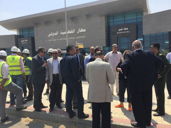 قيادات المصرية للمطارات خلال تفقد المطار  (3)