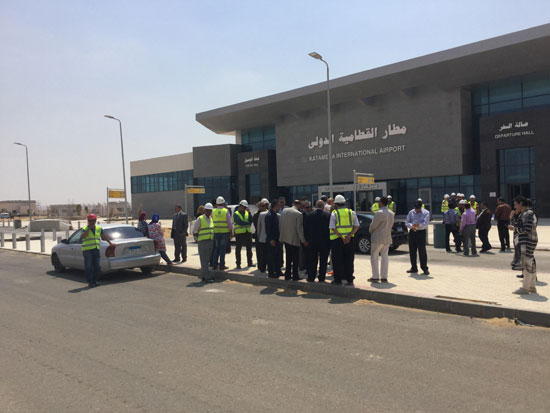 قيادات المصرية للمطارات خلال تفقد المطار  (6)
