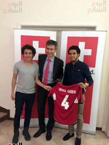 عمر-جابر-مع-السفير-السويسرى-(3)
