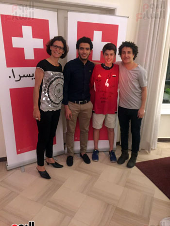 عمر جابر وميدو مع نجل السفير السويسرى (1)