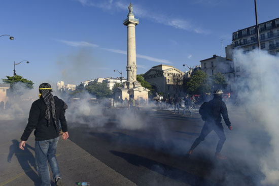 اشتباكات-الشرطة-الفرنسية-مع-المتظاهرين-(10)