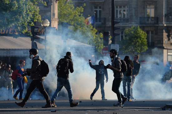 اشتباكات-الشرطة-الفرنسية-مع-المتظاهرين-(3)