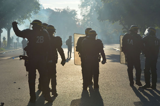 اشتباكات-الشرطة-الفرنسية-مع-المتظاهرين-(5)