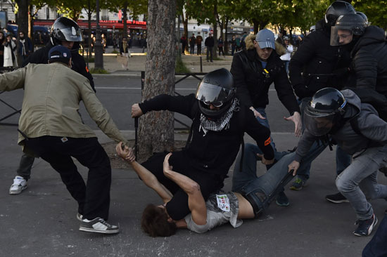 اشتباكات-الشرطة-الفرنسية-مع-المتظاهرين-(6)
