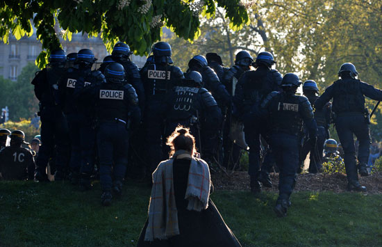 اشتباكات-الشرطة-الفرنسية-مع-المتظاهرين-(7)